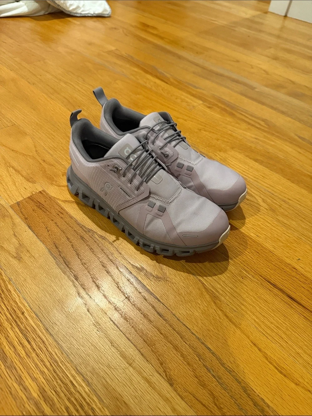 On Running Women’s Cloud Sneakers in Light Mauve Gray